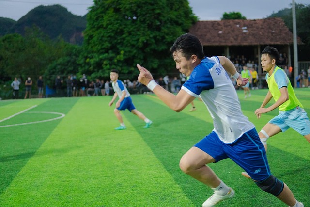 其在中后场